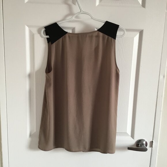 LOFT Women’s Sleeveless Top Blouse  – Taupe with Black Shoulder Detail Size M - Picture 2 of 5